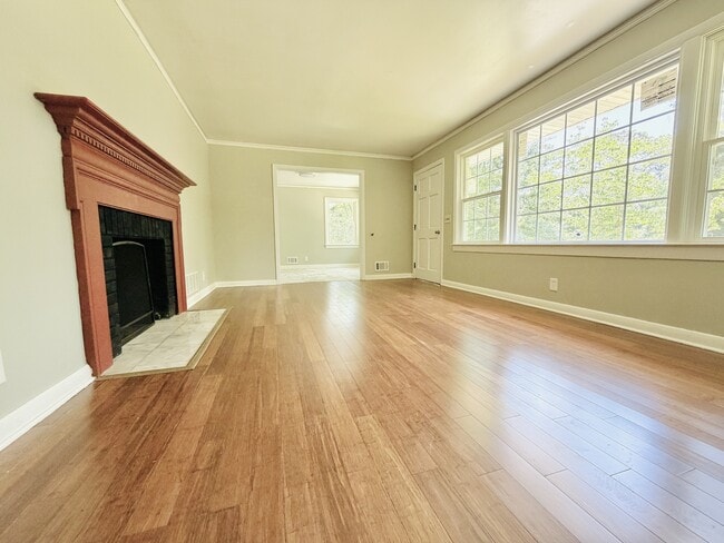 Building Photo - 836 Delverton Rd