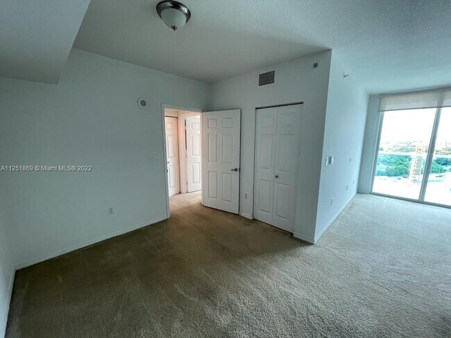 Building Photo - 1723 SW 2nd Ave