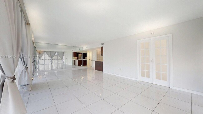 Building Photo - 1000 Parkview Dr