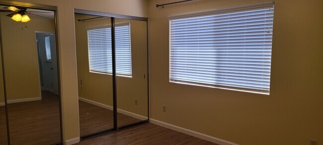 Building Photo - 6645 Bamburgh Dr