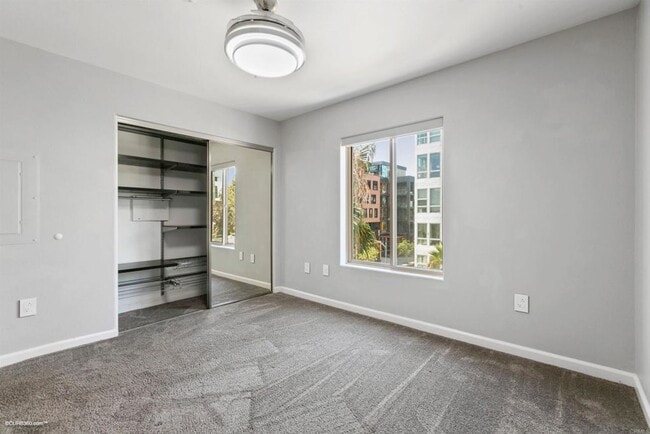 Building Photo - 801 W Hawthorn St