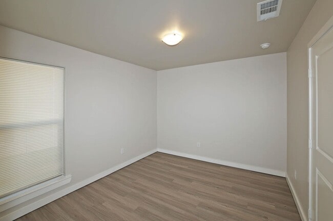 Building Photo - 6904 Athens St