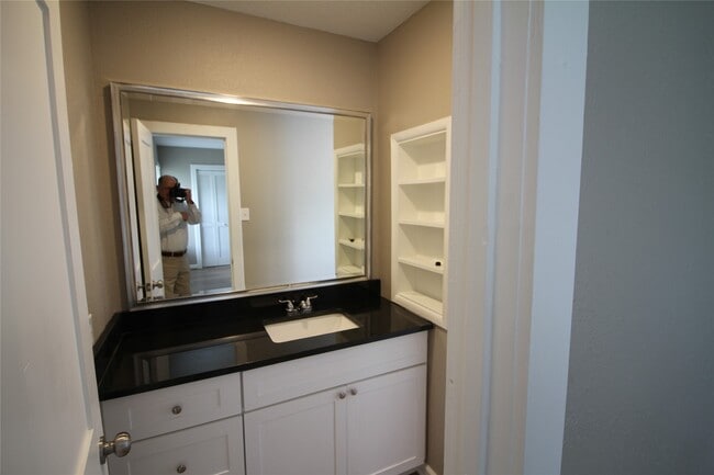 Building Photo - 5400 Sheldon St