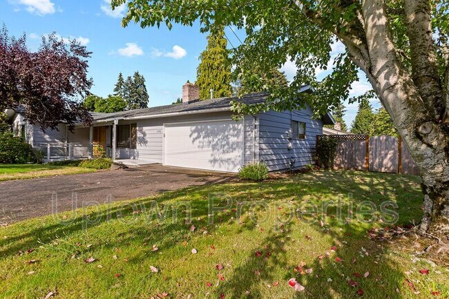 Building Photo - 1192 SE 21st Ave