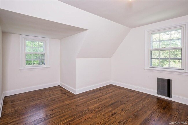 Building Photo - 34 Wolfe Ln