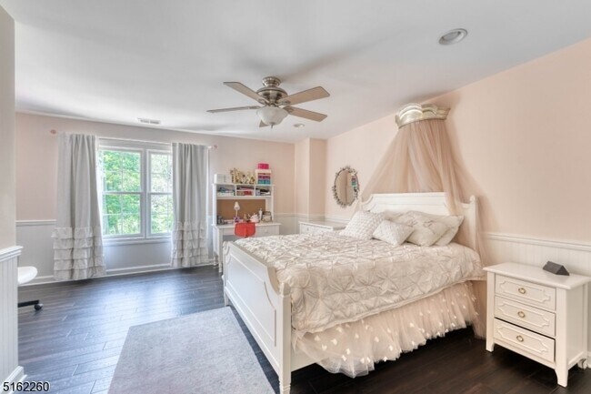 Building Photo - 12 Fieldflower Dr