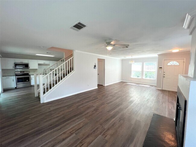 Building Photo - 2423 Glen Field Dr
