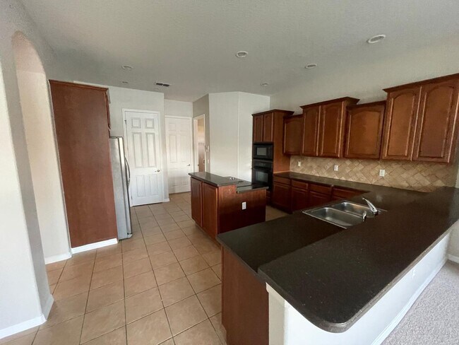 Building Photo - BRISTOL ESTATES 4 BEDRROM, 4 BATHROOMS, 3 CAR GARAGE HOUSE