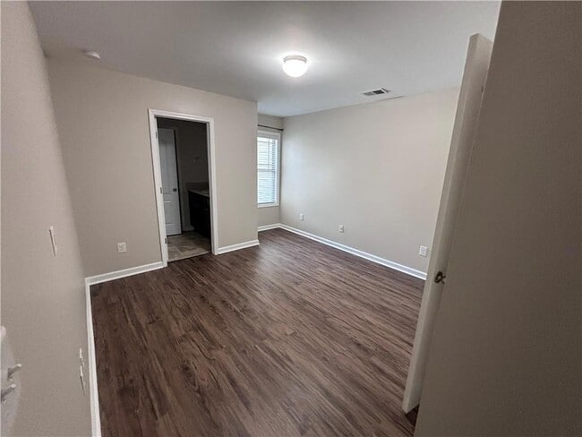 Building Photo - 203 Townview Dr