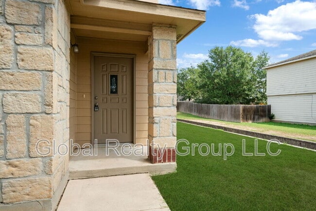 Building Photo - 16610 Retama Crown