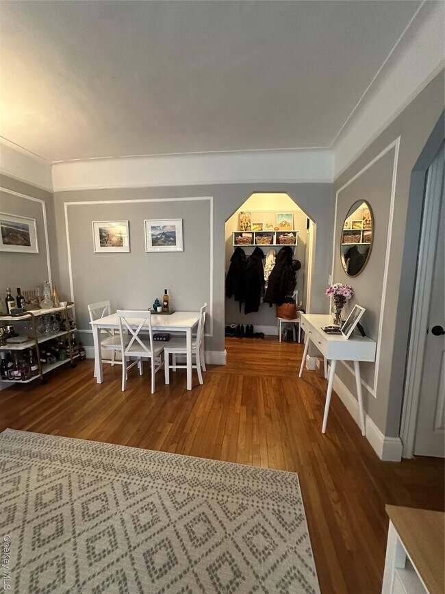 Building Photo - 673 Locust St