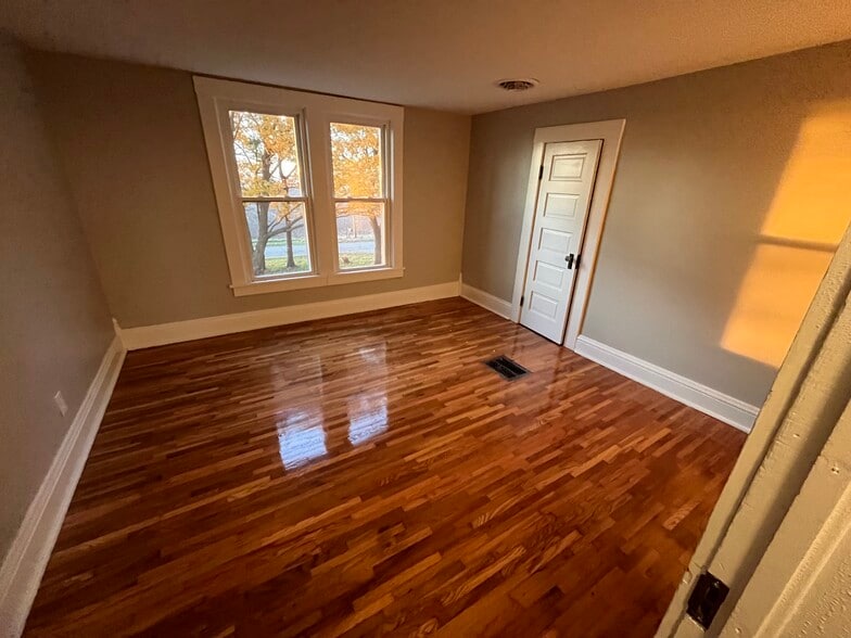 Building Photo - 14044 Strawn Rd