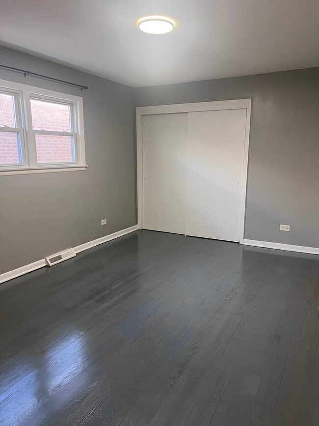 Building Photo - 664 Sibley Blvd