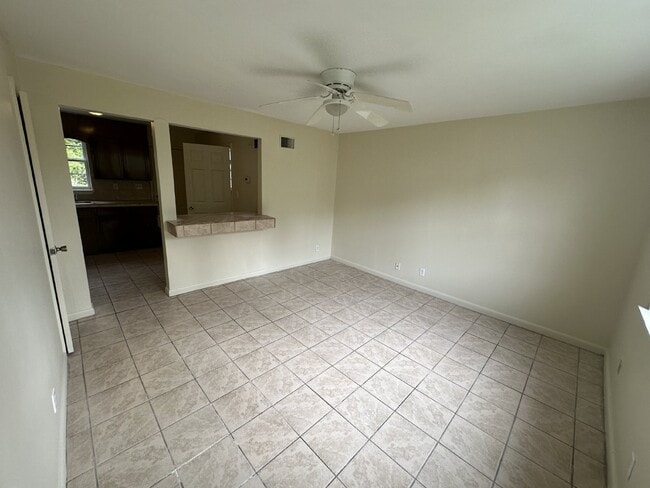 Building Photo - Apartment For Rent