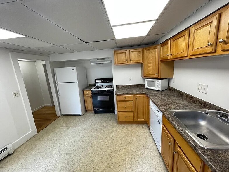 Building Photo - 90 Pierce St