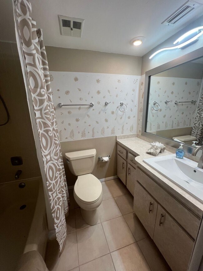 Building Photo - 1433 Mediterranean Dr