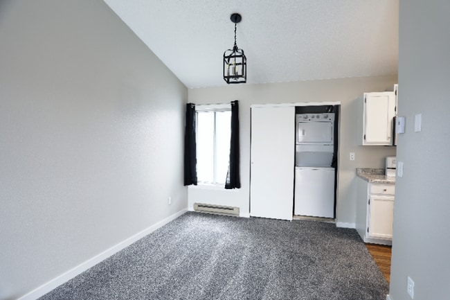 Building Photo - 3193 17th St S