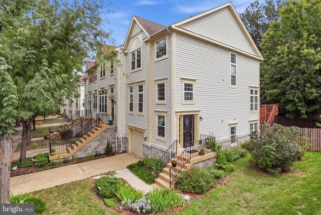 Building Photo - 3903 Elbert Ave