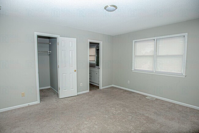 Building Photo - Welcome to your new home in Durham, NC!