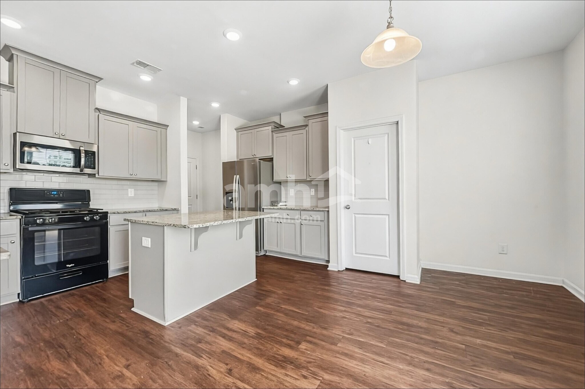 Building Photo - 518 Bush Dr
