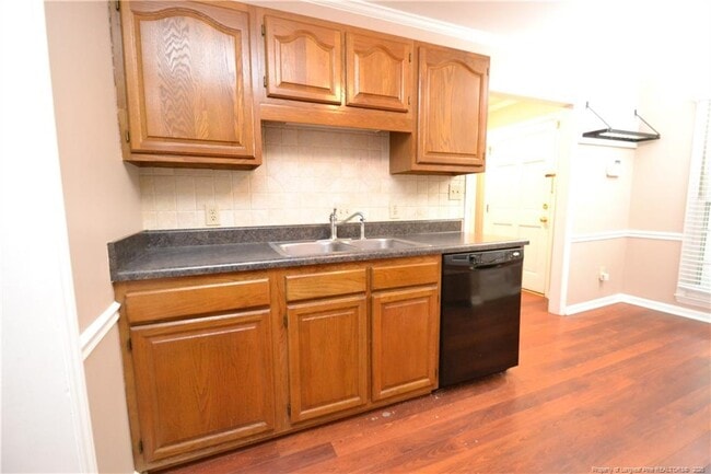 Building Photo - 121 Planetree Ln