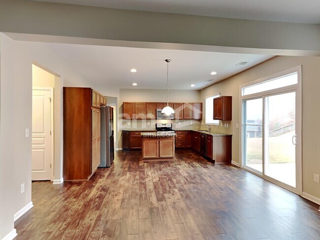 Building Photo - 804 Commerce Trl