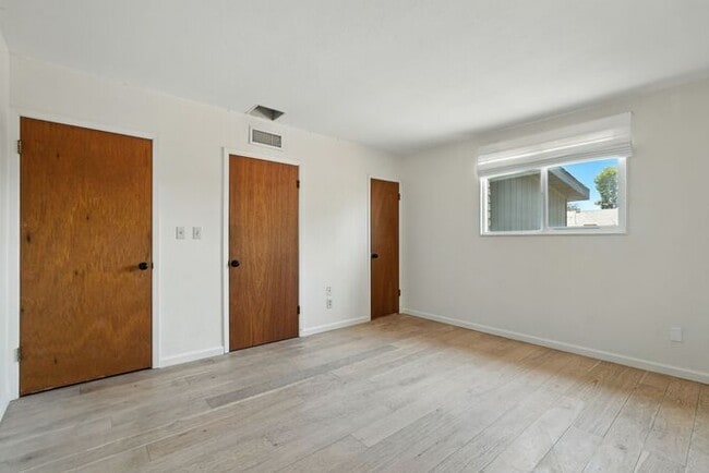 Building Photo - Totally remodeled home in prime Tempe Loca...