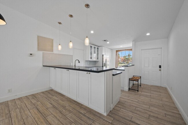 Building Photo - 3800 Miramontes Cir