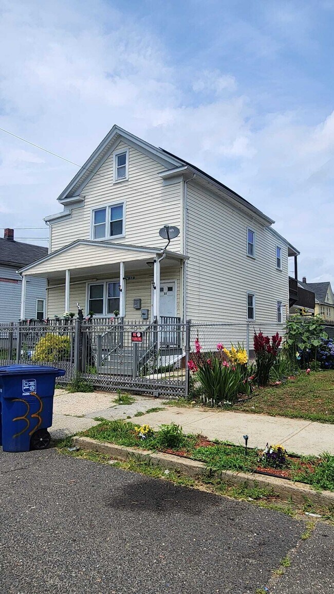 Building Photo - 33 Trowel St