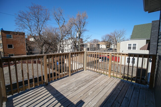 Building Photo - 836 N Parkside Ave