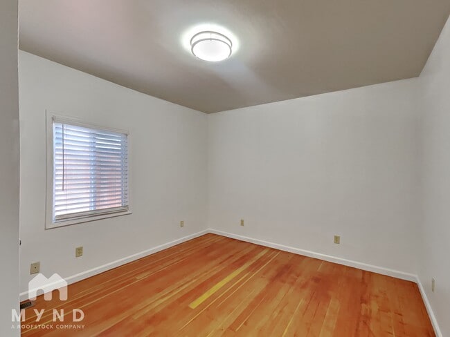 Building Photo - 2860 Montana St