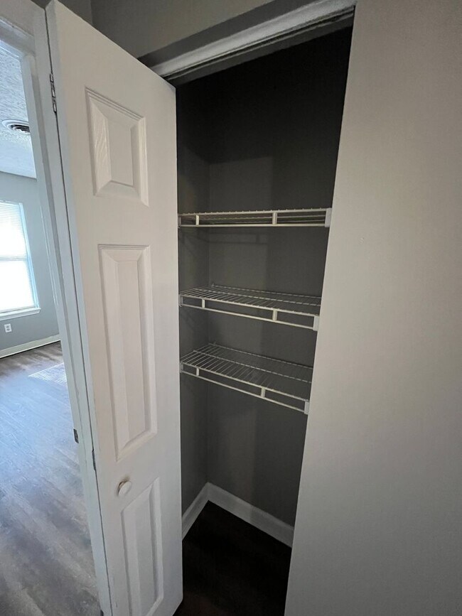 Building Photo - 199 E Heights Ave