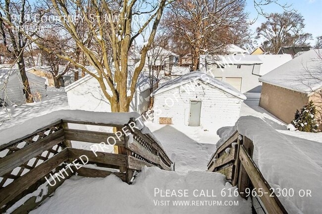 Building Photo - 919 Courtney St NW