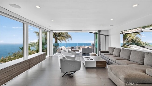 Building Photo - 855 Santa Ana St