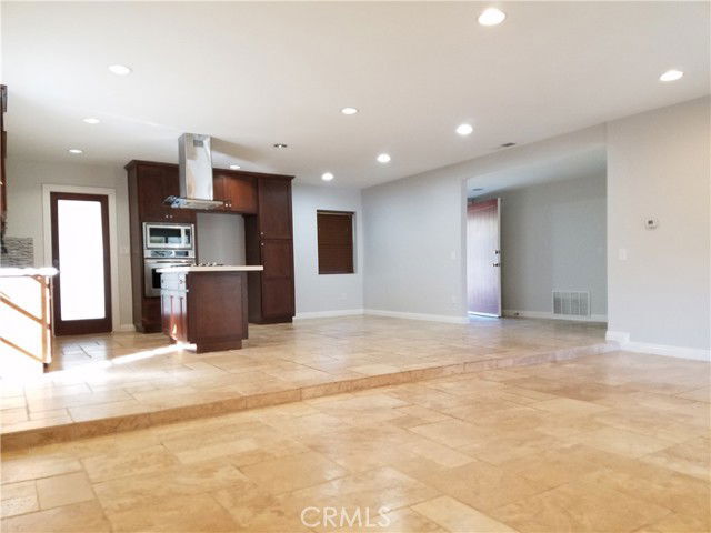 Building Photo - 424 E Riverview Ave