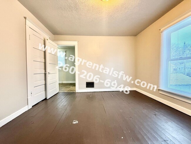 Building Photo - 4 bedroom house