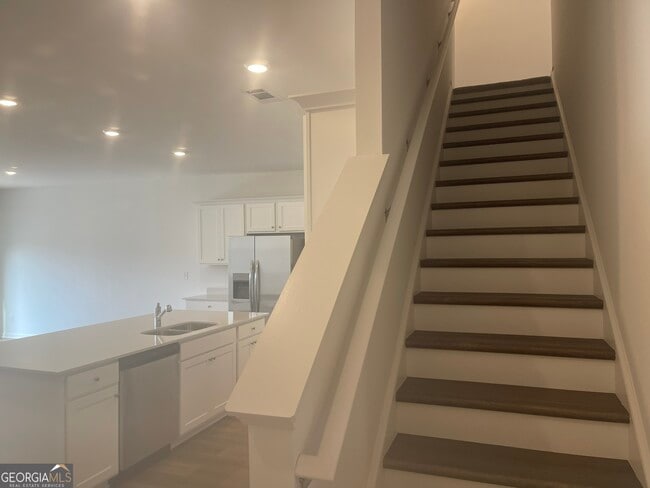 Building Photo - 109 Milledge Cmns Dr NE