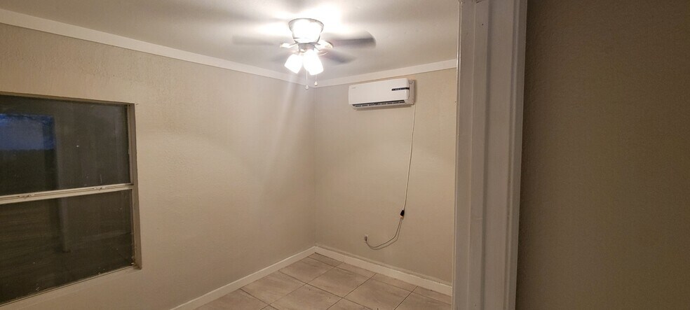 Building Photo - 149 W Dicker Dr