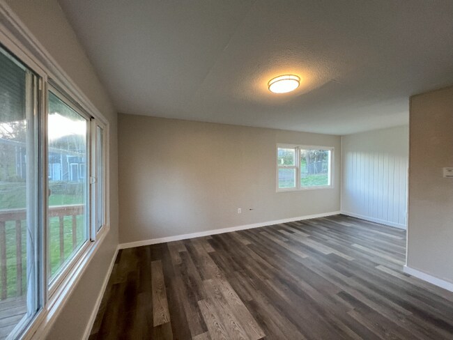 Building Photo - 2717 Callahan Dr