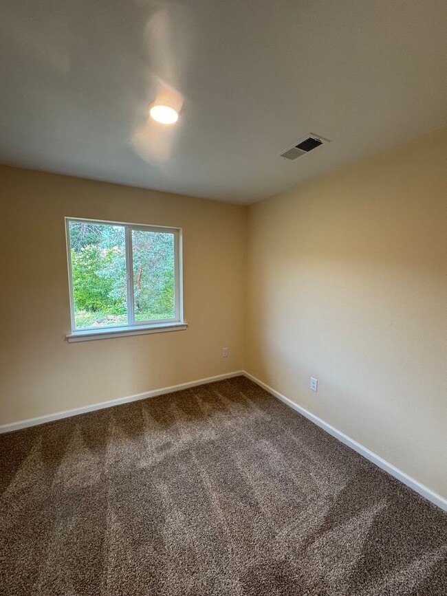 Building Photo - 2/1 HOME WITH BEAUTIFUL VIEWS