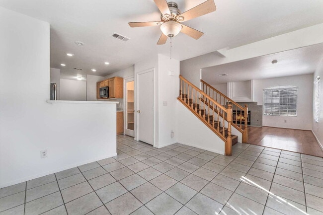 Building Photo - Move in now to this beautiful 2 story 3 bed 2.5 bath townhome near the Lakes area!