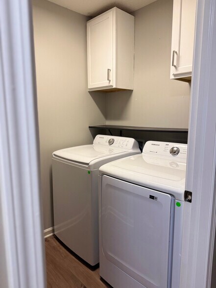 Building Photo - 3711 White Cliff Way