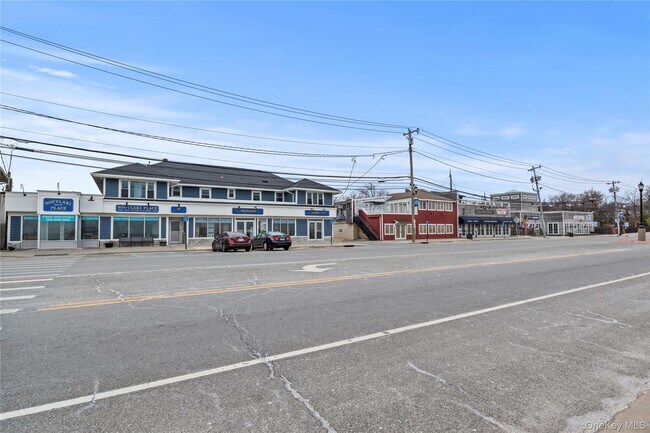 Building Photo - 14 Bayville Ave