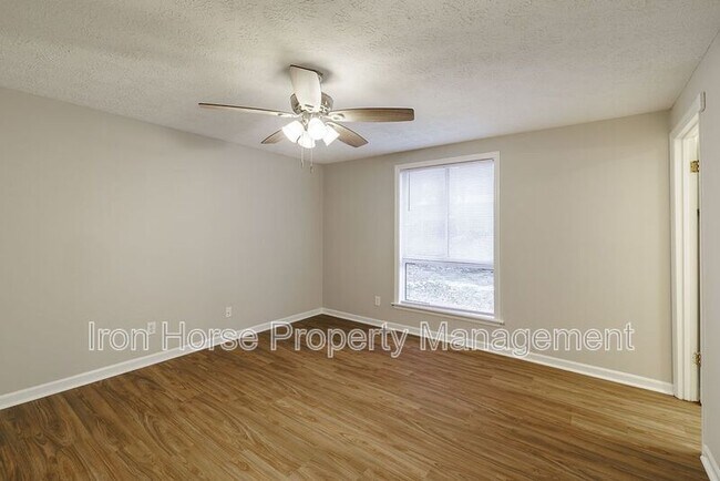 Building Photo - 137 Hight Dr