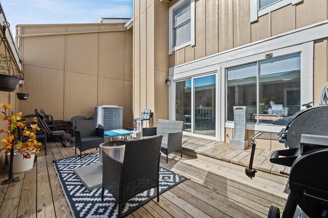Building Photo - 6171 Dryad Dr