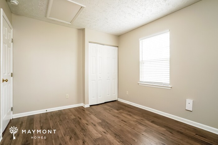 Building Photo - 2717 Midway Park Ct