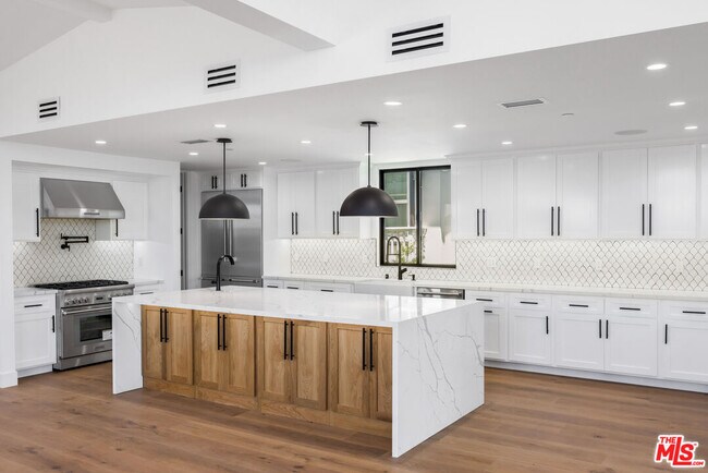 Building Photo - 926 17th St