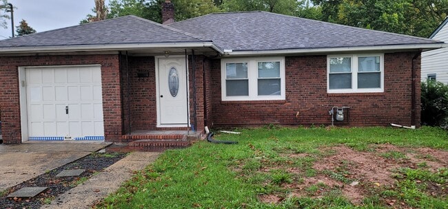 Primary Photo - 214 Jackson Ave