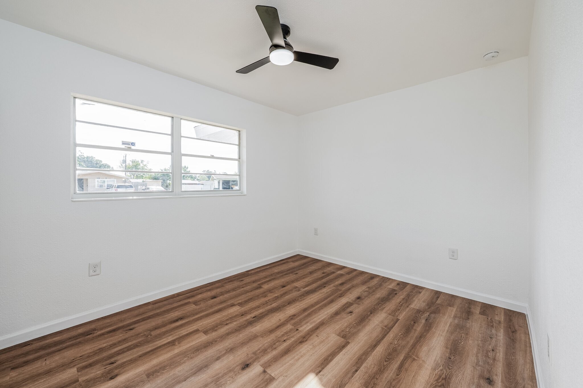 Building Photo - 1811 Rhoades Terrace