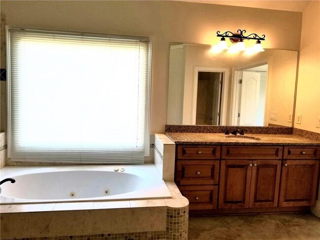 Building Photo - 3306 Chastain Ridge Dr